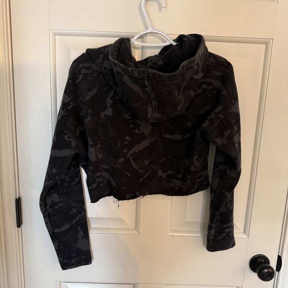 Alphalete Camo Cropped Hoodie Sweatshirt 45231 - Picture 8 of 12